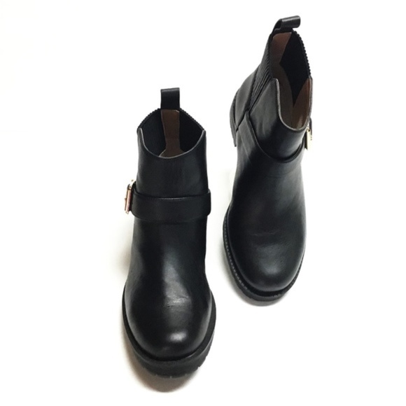 vionic boots black